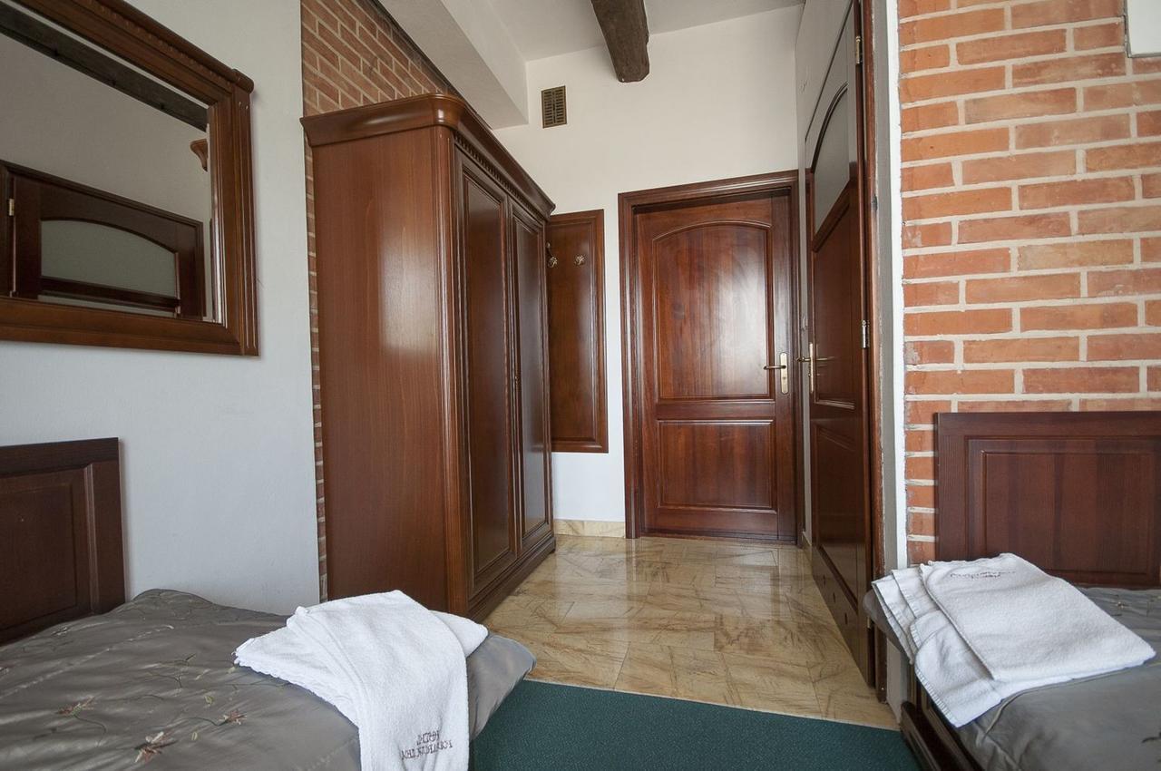 Hotel Restauracja Pod Parowozem Ostrowiec Świętokrzyski 외부 사진