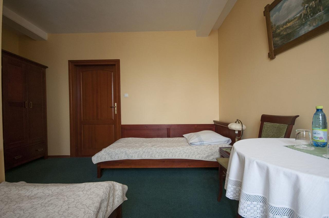 Hotel Restauracja Pod Parowozem Ostrowiec Świętokrzyski 외부 사진