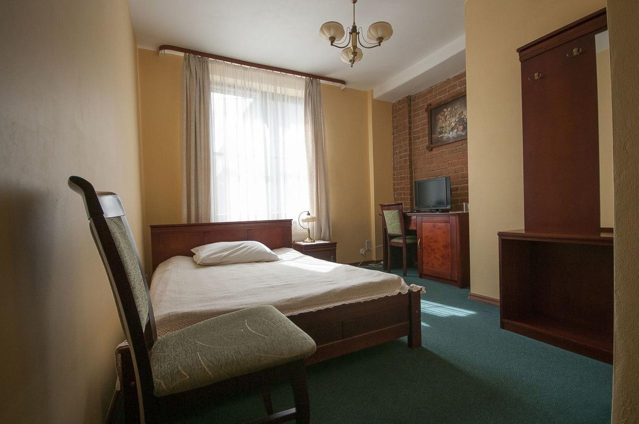 Hotel Restauracja Pod Parowozem Ostrowiec Świętokrzyski 외부 사진