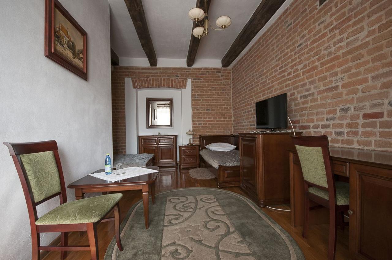 Hotel Restauracja Pod Parowozem Ostrowiec Świętokrzyski 외부 사진