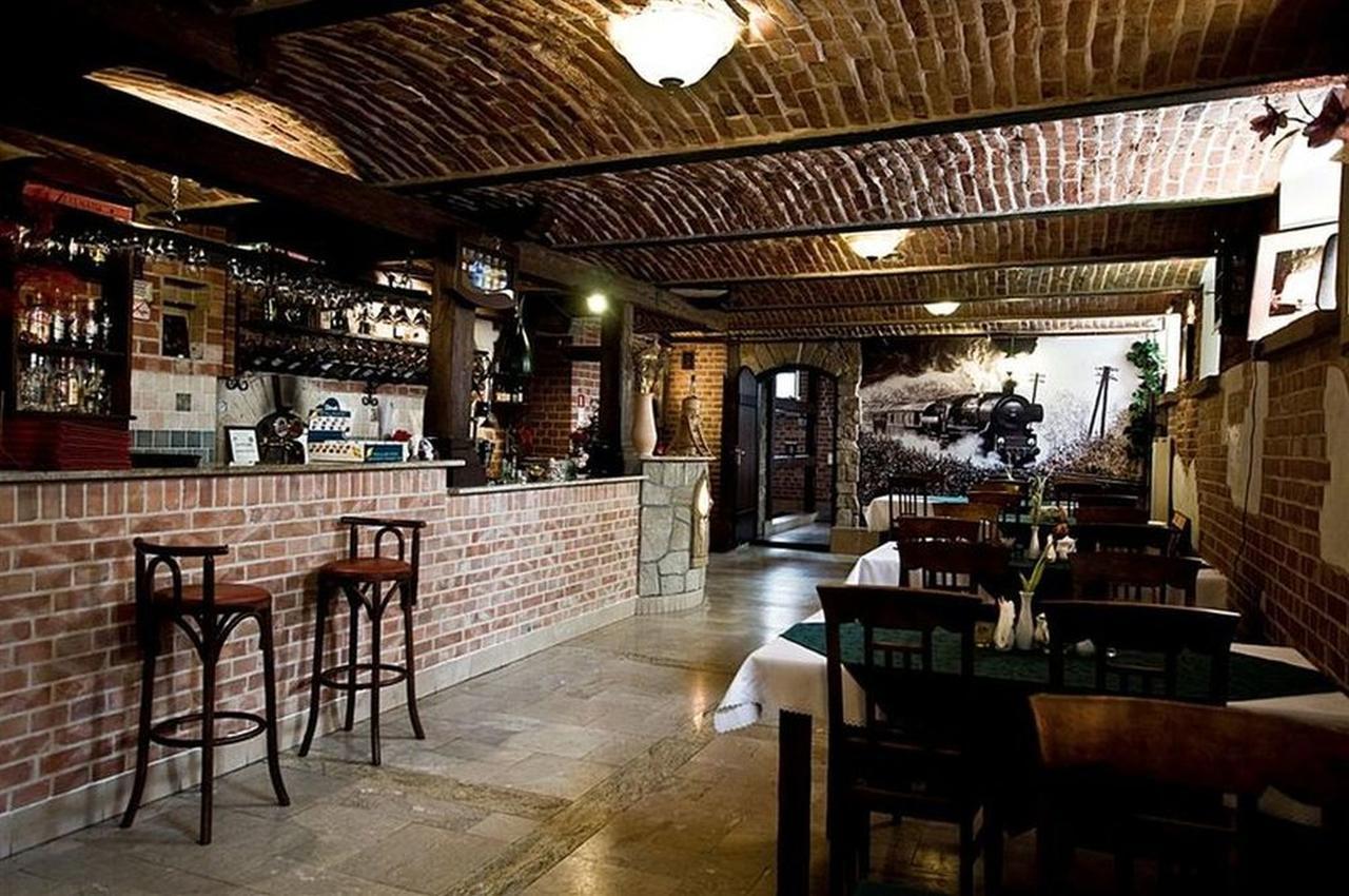 Hotel Restauracja Pod Parowozem Ostrowiec Świętokrzyski 외부 사진