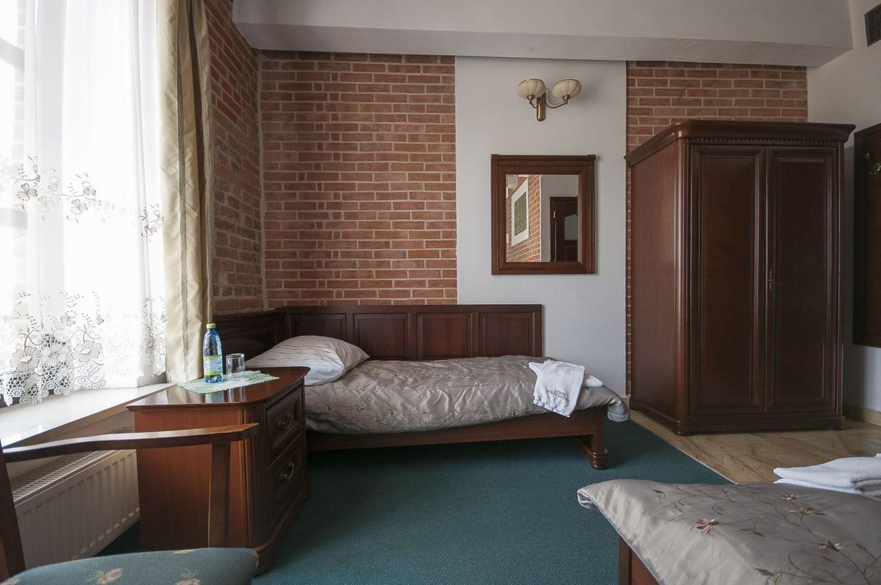 Hotel Restauracja Pod Parowozem Ostrowiec Świętokrzyski 외부 사진