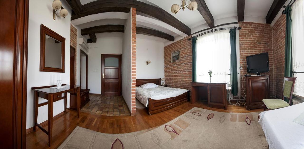 Hotel Restauracja Pod Parowozem Ostrowiec Świętokrzyski 외부 사진