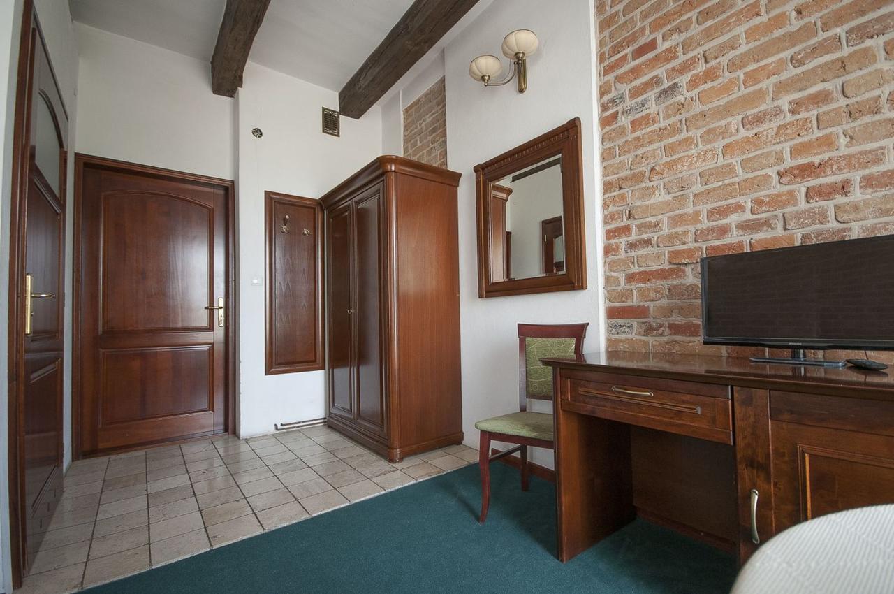 Hotel Restauracja Pod Parowozem Ostrowiec Świętokrzyski 외부 사진