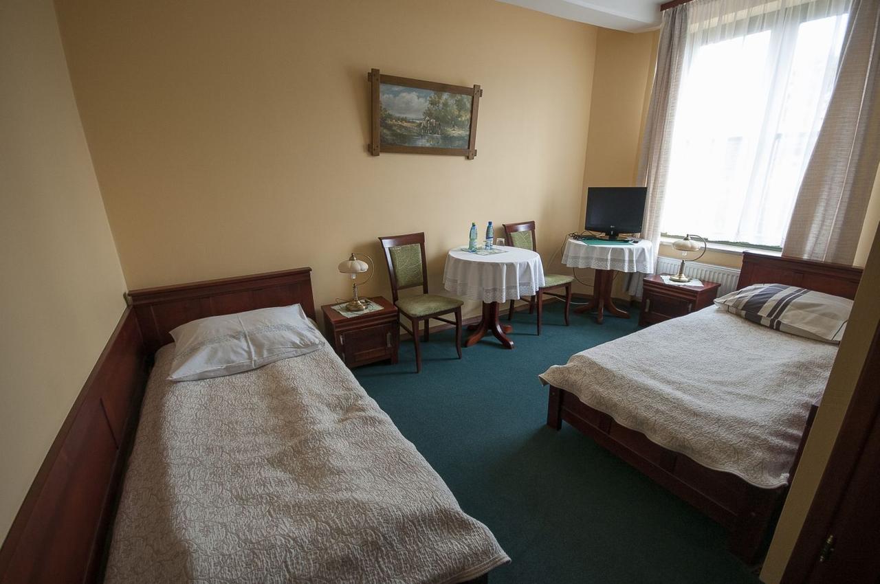 Hotel Restauracja Pod Parowozem Ostrowiec Świętokrzyski 외부 사진