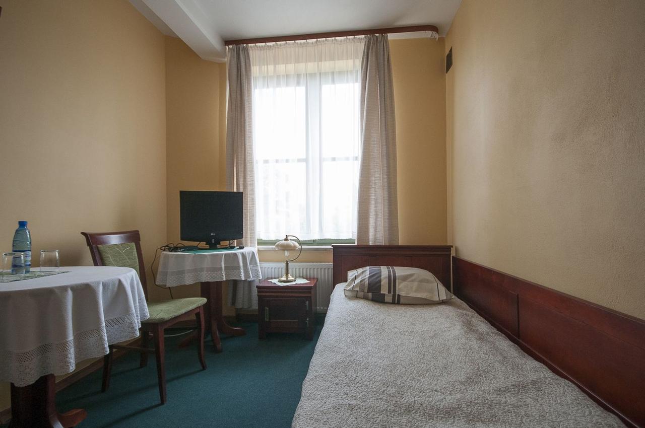 Hotel Restauracja Pod Parowozem Ostrowiec Świętokrzyski 외부 사진